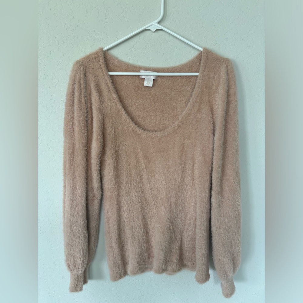 Light pink Rachel Parcell soft sweater.